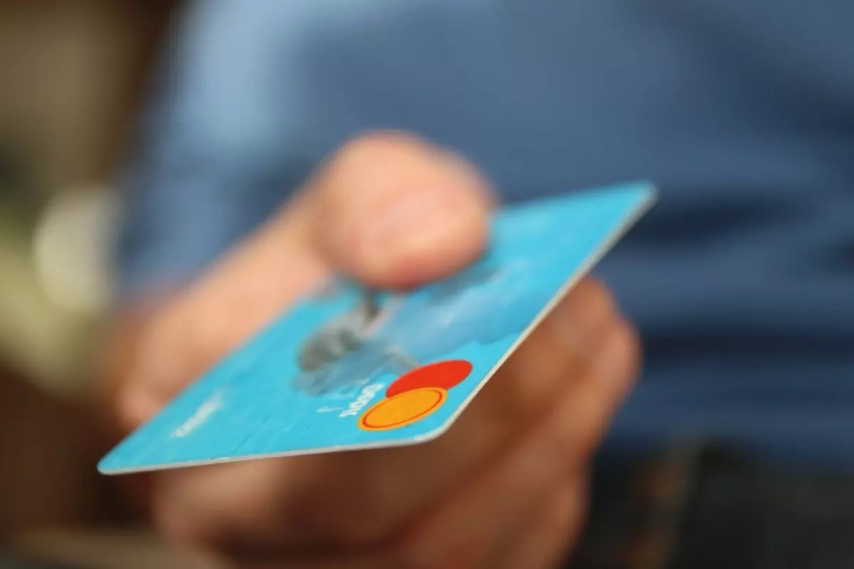 How to Use Credit Card to Save Money - Investocker
